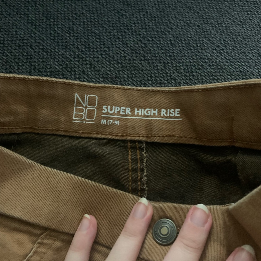 Juniors khaki Jeff it’s size 7 used in great condition